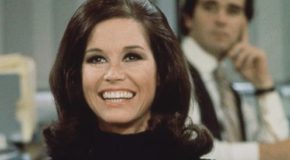 TV Icon Mary Tyler Moore dies at the age 80